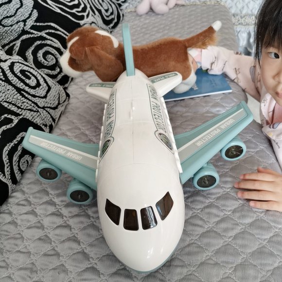 Toy plane - Picture 1 of 3